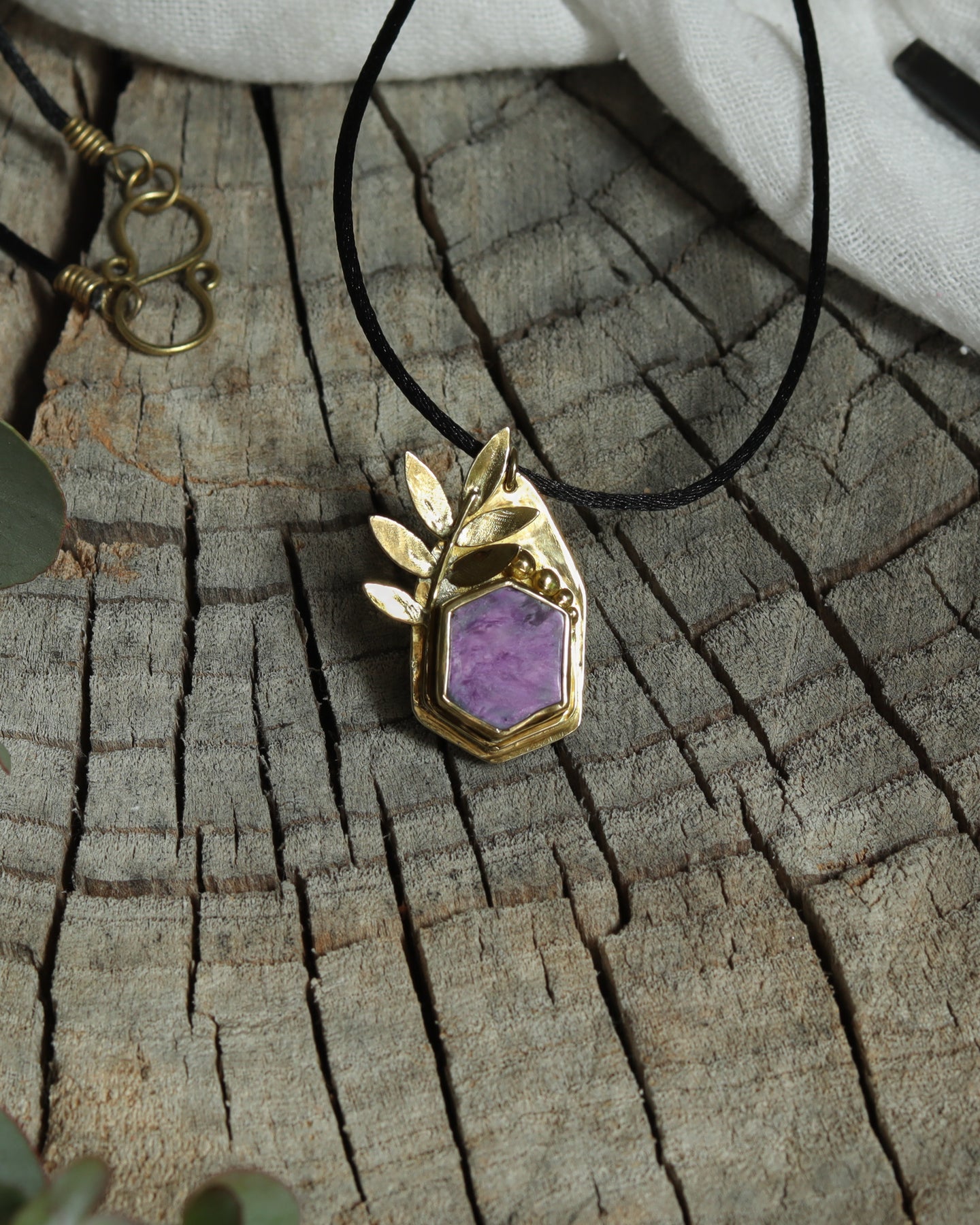 Liliac pendant