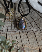 Load image into Gallery viewer, Damsel pendant
